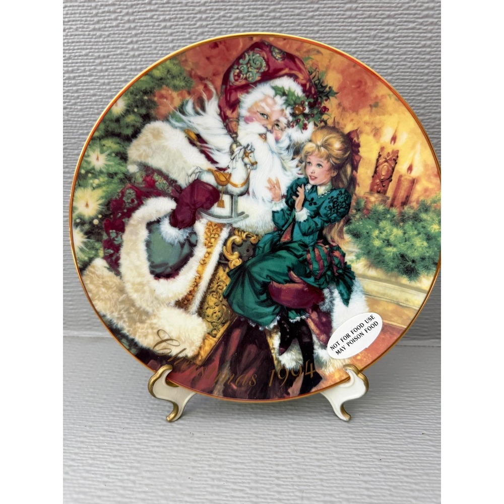 Avon The Wonder of Christmas 1994 Collector‎ Plate 22K Gold Trim Santa 8 inch